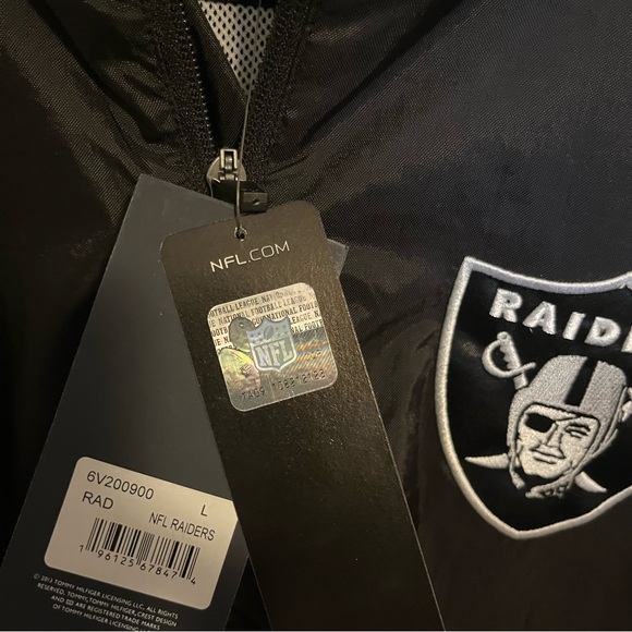 Las Vegas Raiders Tommy Hilfiger Black/Silver Raglan Half-Zip Pullover Top NWT - Picture 4 of 7